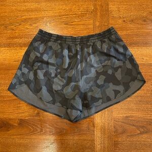 Zella Run In Camo Print Women's Shorts, Size Medium